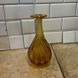 Amber stretch swirl neck vase